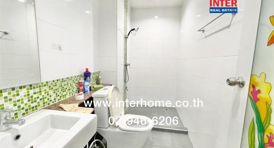 For sale 4 bedrooms retail Space in Saphan Sung, Bangkok