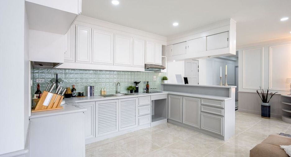 For sale 2 bedrooms condo in Khlong Toei, Bangkok