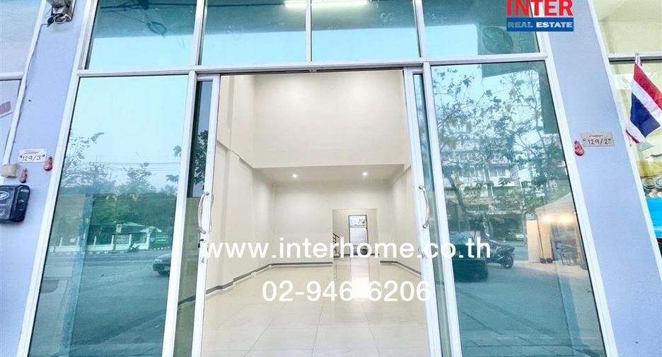 For sale 8 bedrooms retail Space in Saphan Sung, Bangkok