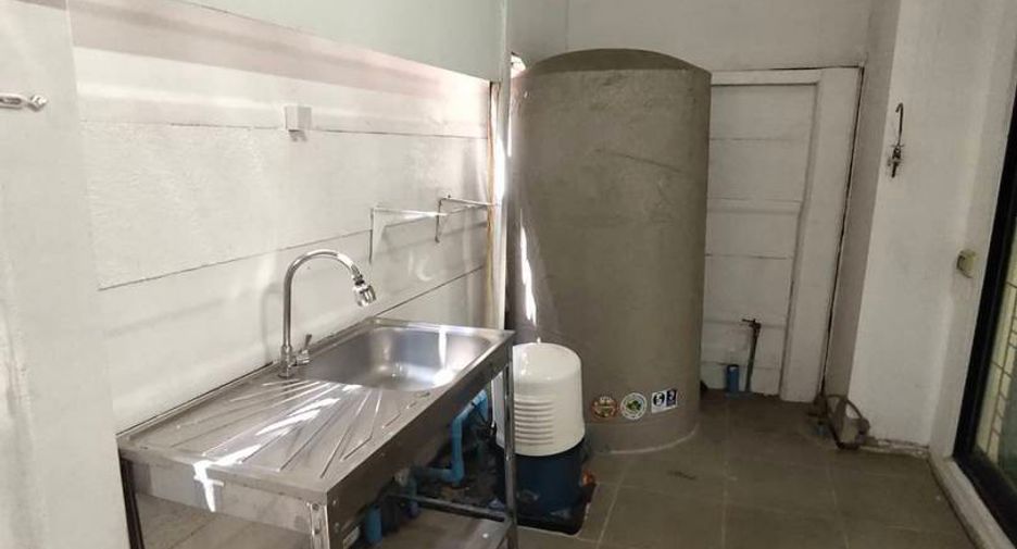 For sale 3 bedrooms townhouse in Prawet, Bangkok