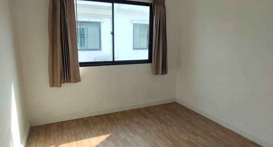 For sale 3 bedrooms townhouse in Prawet, Bangkok
