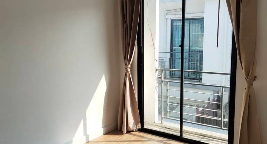 For sale 3 bedrooms townhouse in Prawet, Bangkok