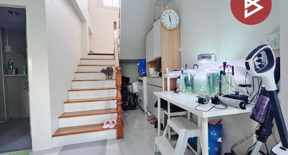 For sale 4 bedrooms house in Mueang Uthai Thani, Uthai Thani