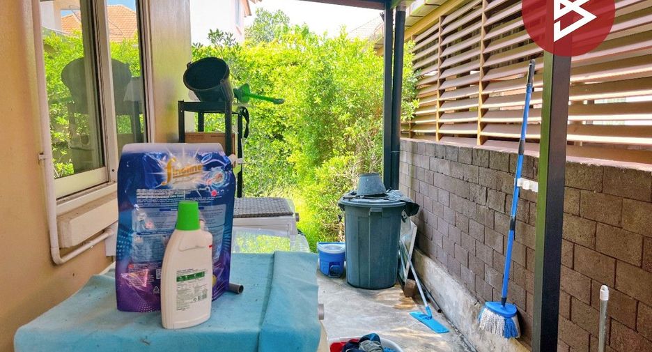 For sale 4 bedrooms house in Mueang Uthai Thani, Uthai Thani