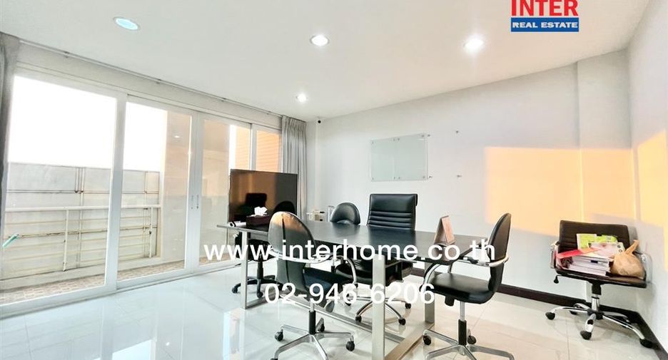 For sale 6 bedrooms retail Space in Saphan Sung, Bangkok