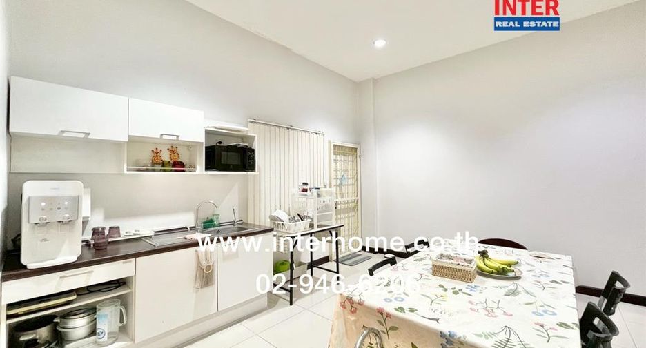For sale 6 bedrooms retail Space in Saphan Sung, Bangkok
