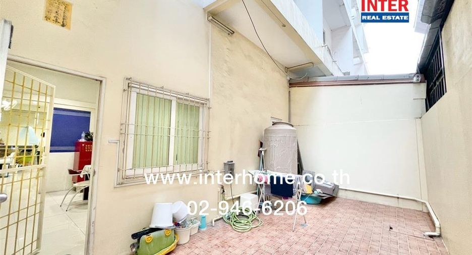 For sale 6 bedrooms retail Space in Saphan Sung, Bangkok
