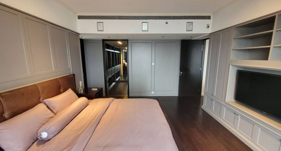 À louer 4 chambres condo à Sathon, Bangkok
