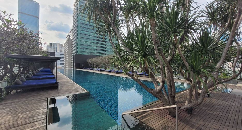 À louer 4 chambres condo à Sathon, Bangkok