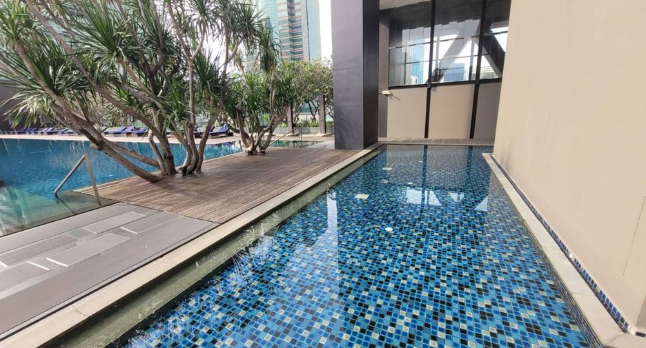 À louer 4 chambres condo à Sathon, Bangkok