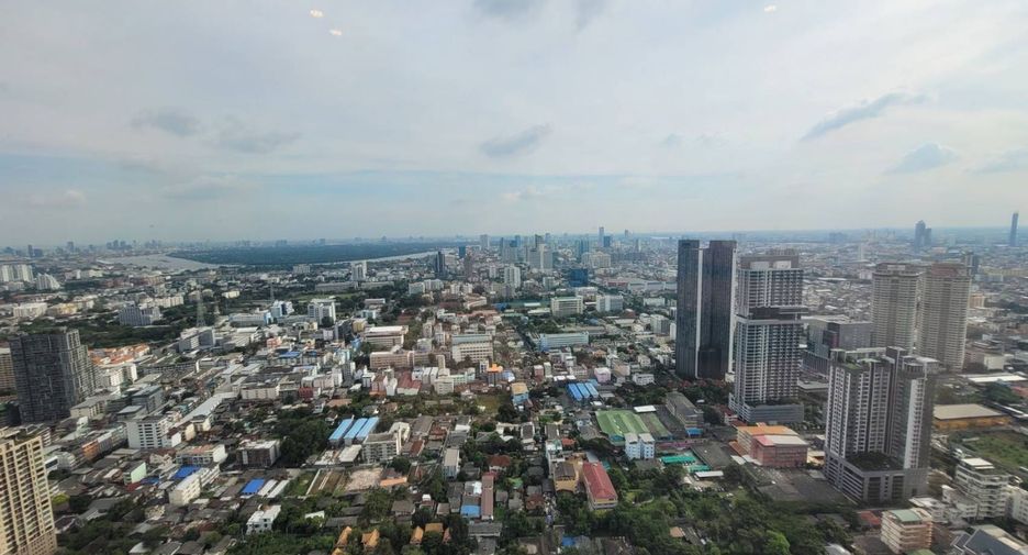 À louer 4 chambres condo à Sathon, Bangkok