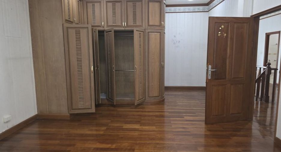 À louer 4 chambres maison à Watthana, Bangkok