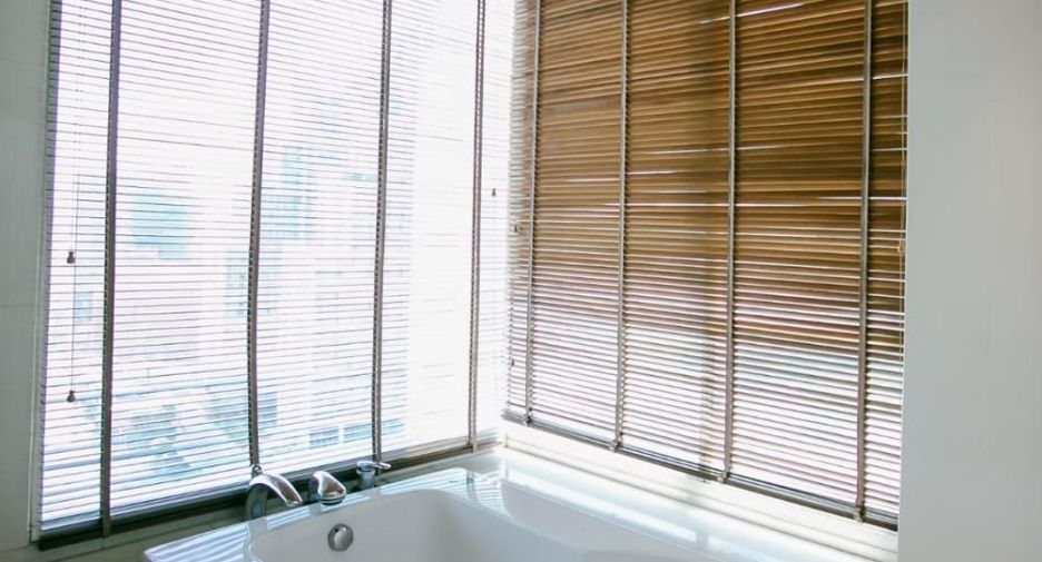 For sale 3 bedrooms condo in Khlong Toei, Bangkok