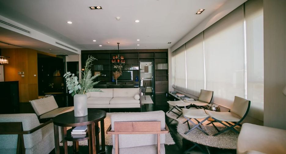 For sale 3 bedrooms condo in Khlong Toei, Bangkok
