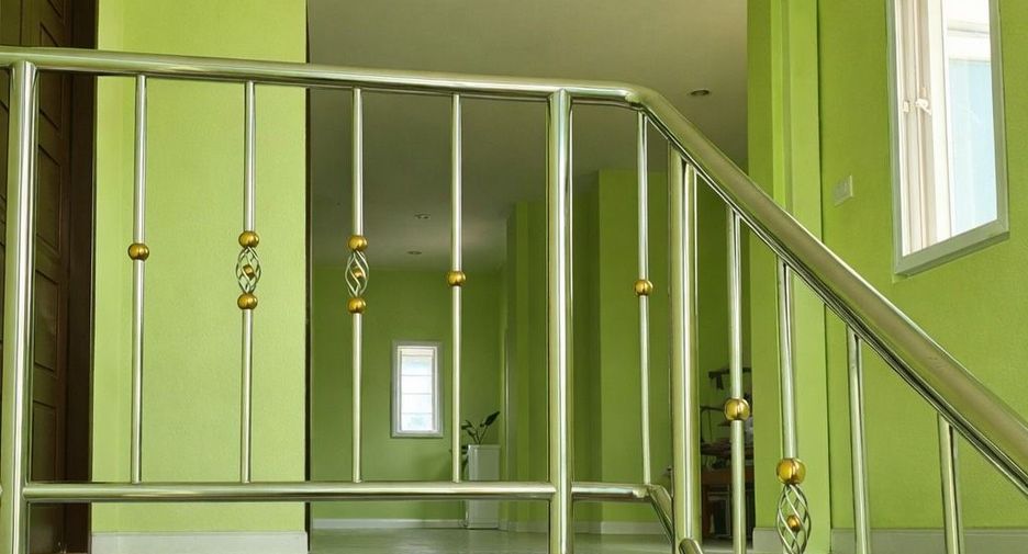 For rent 4 bedrooms house in Huai Khwang, Bangkok