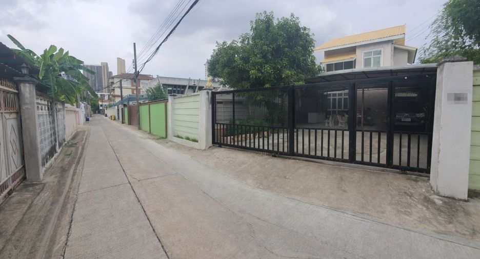 For rent 4 bedrooms house in Huai Khwang, Bangkok