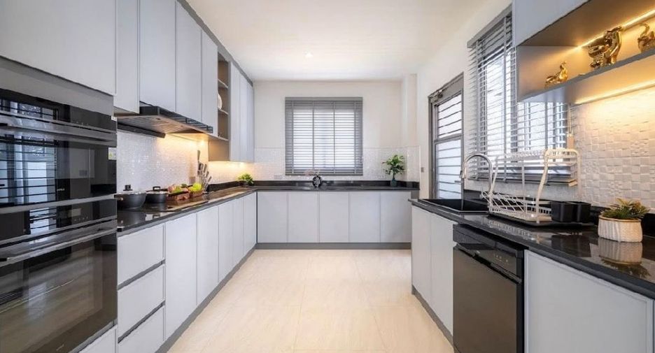 For rent and for sale 4 bedrooms house in Bang Lamung, Chonburi