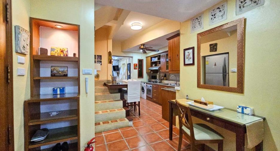 For rent and for sale 5 bedrooms townhouse in Bang Lamung, Chonburi