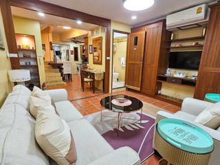 Casa adosada en alquiler y en venta de 5 habitaciones en Bang Lamung, Chonburi