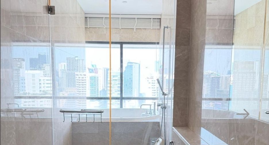 For rent 3 bedrooms condo in Watthana, Bangkok