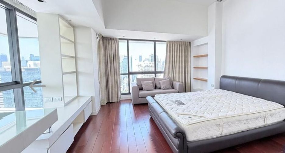 For rent 3 bedrooms condo in Watthana, Bangkok