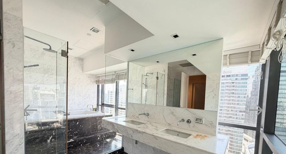 For rent 3 bedrooms condo in Watthana, Bangkok