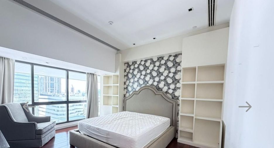 For rent 3 bedrooms condo in Watthana, Bangkok