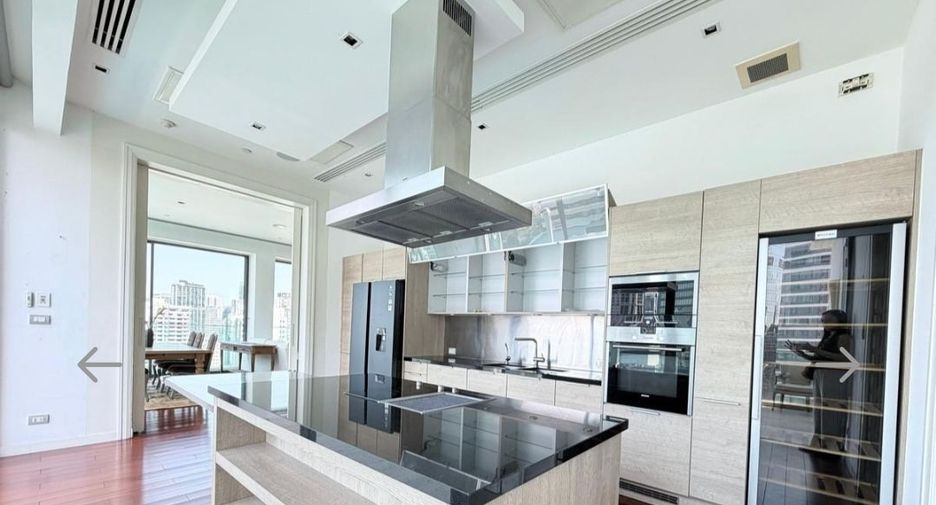 For rent 3 bedrooms condo in Watthana, Bangkok