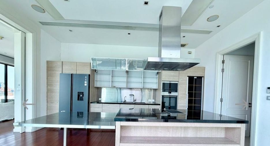 For rent 3 bedrooms condo in Watthana, Bangkok