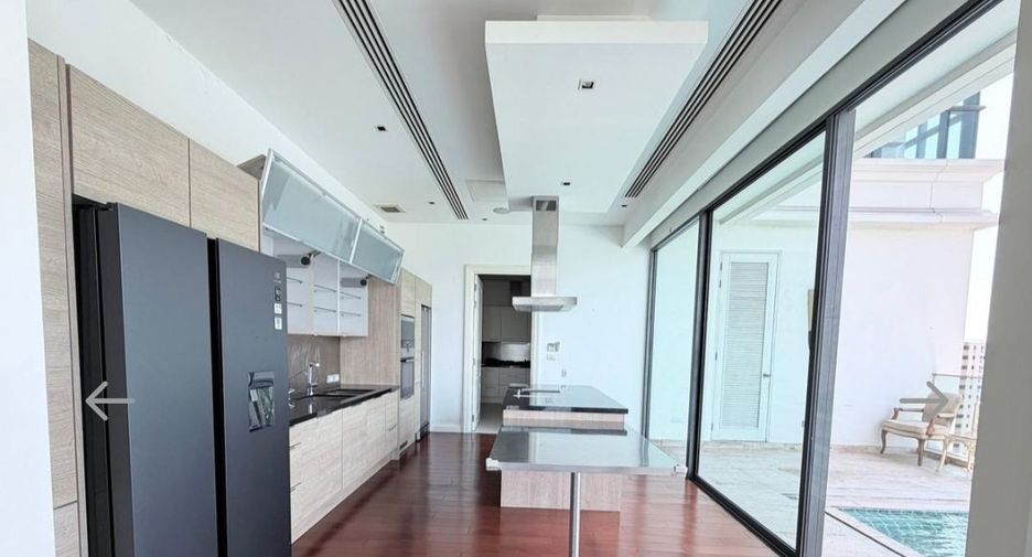 For rent 3 bedrooms condo in Watthana, Bangkok