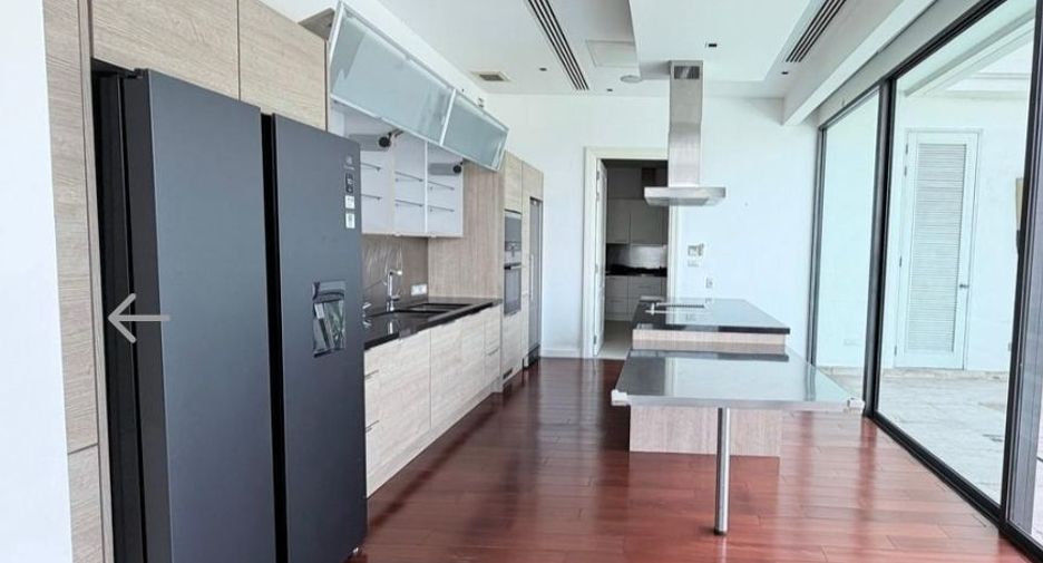 For rent 3 bedrooms condo in Watthana, Bangkok
