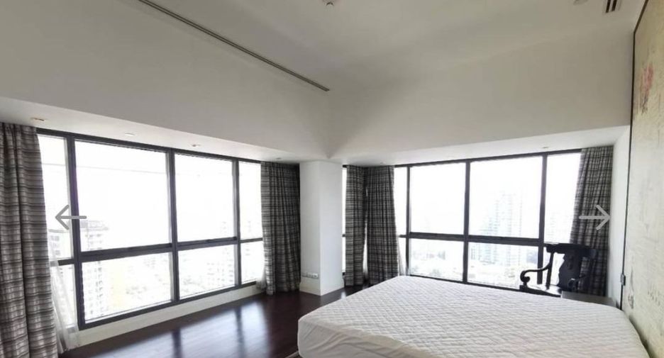 For rent 3 bedrooms condo in Watthana, Bangkok