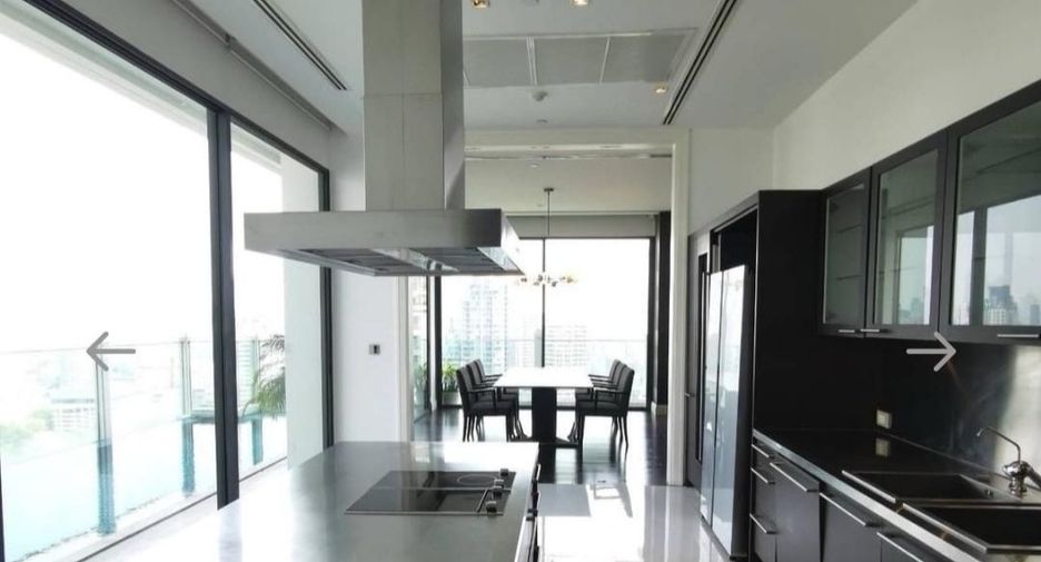 For rent 3 bedrooms condo in Watthana, Bangkok