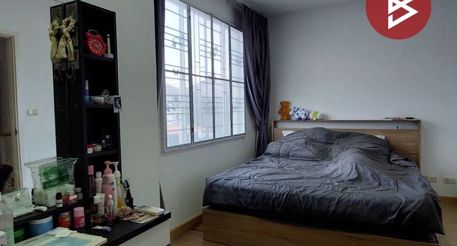 For sale 3 bedrooms townhouse in Mueang Samut Prakan, Samut Prakan