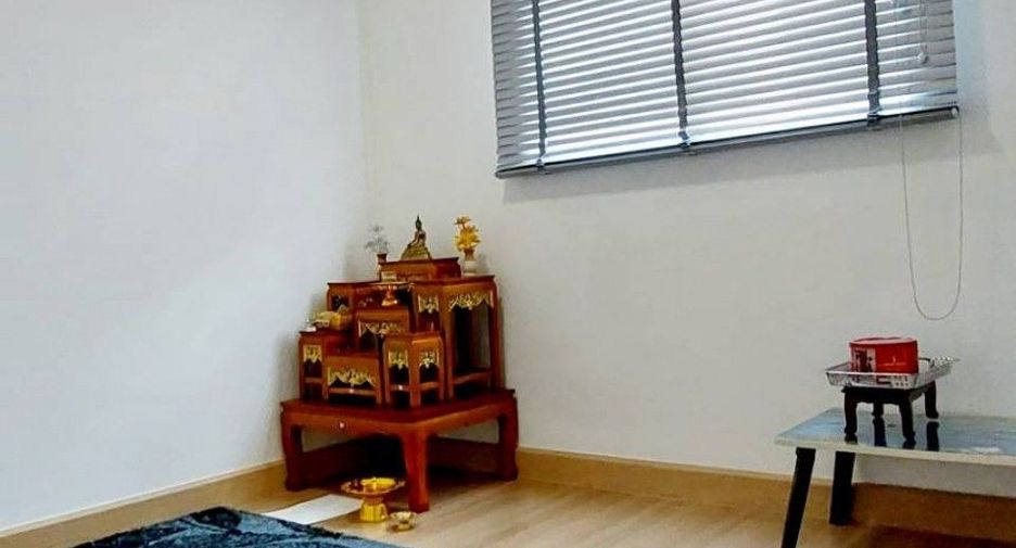 For sale 3 bedrooms townhouse in Mueang Samut Prakan, Samut Prakan