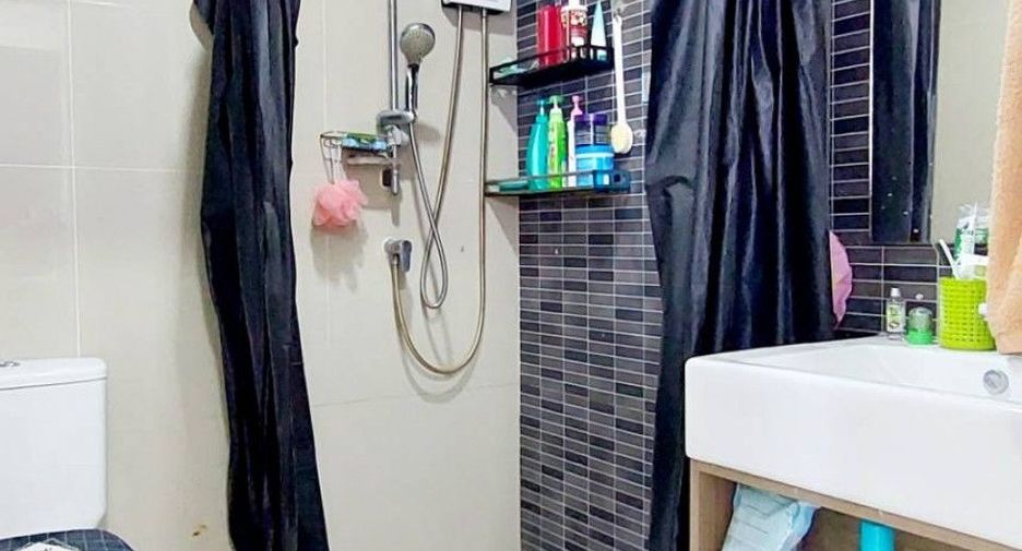 For sale 3 bedrooms townhouse in Mueang Samut Prakan, Samut Prakan