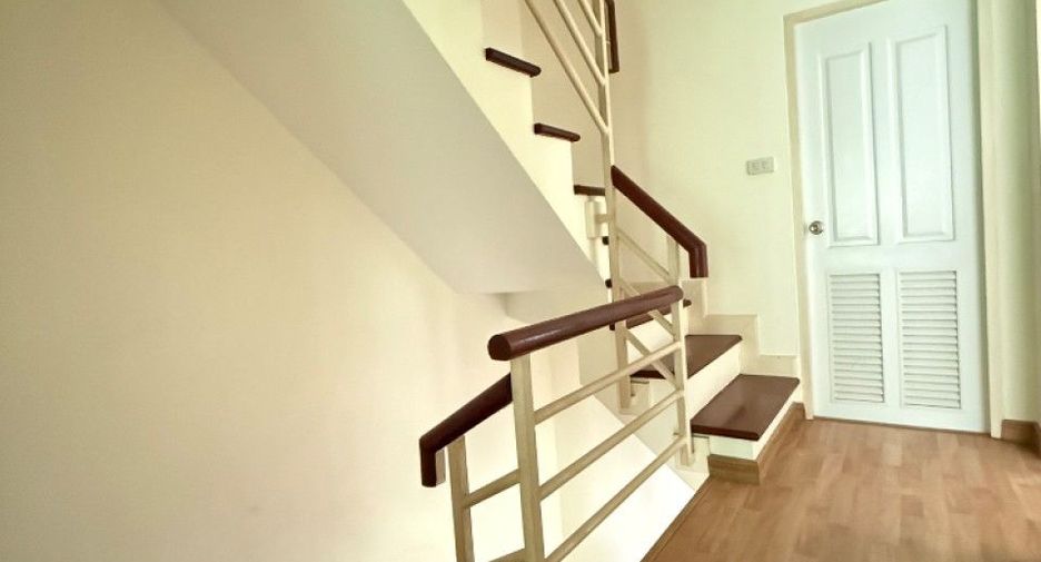 For sale 3 bedrooms townhouse in Mueang Nakhon Pathom, Nakhon Pathom