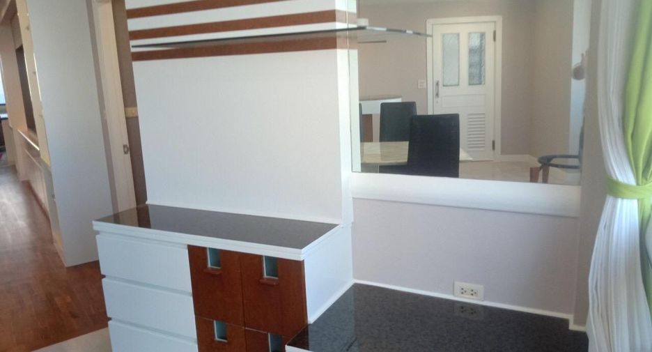 For rent 3 bedrooms condo in Khlong Toei, Bangkok