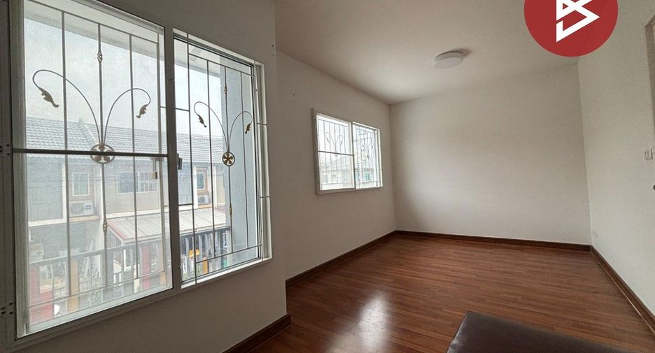 Casa adosada en venta de 3 habitaciones en Mueang Pathum Thani, Pathum Thani
