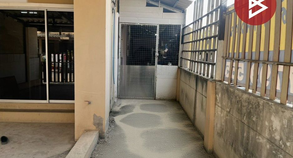Casa adosada en venta de 2 habitaciones en Phan Thong, Chonburi