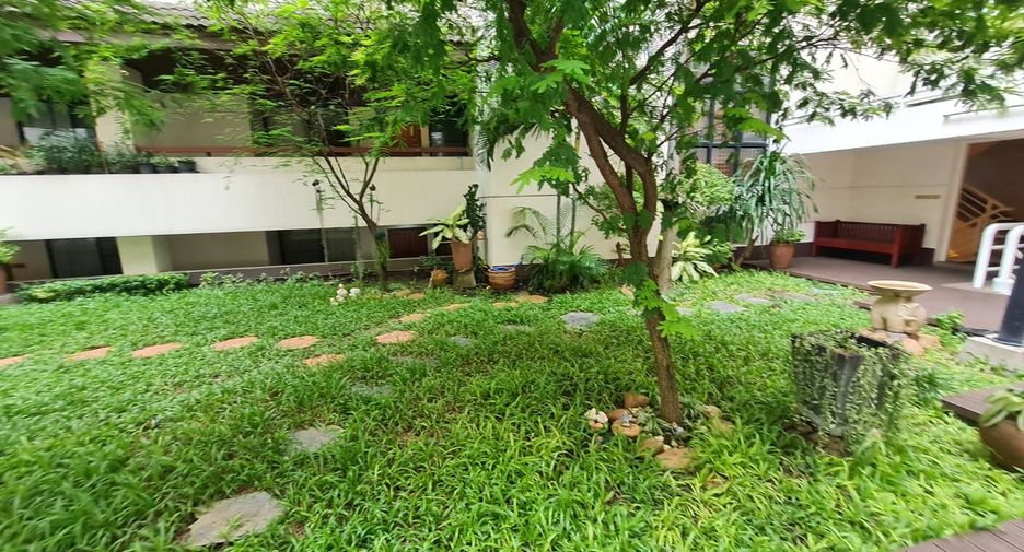 For rent 2 bedrooms condo in Watthana, Bangkok