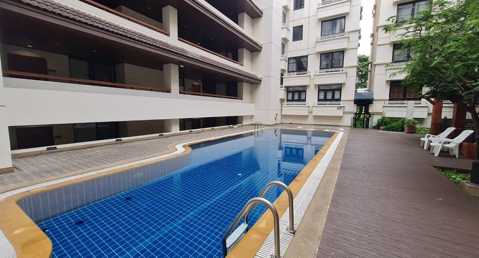 For rent 2 bedrooms condo in Watthana, Bangkok