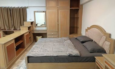 À louer studio condo à Huai Khwang, Bangkok
