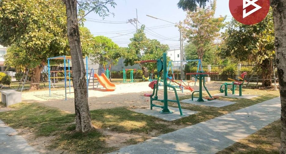 For sale 3 bedrooms townhouse in Bang Pakong, Chachoengsao