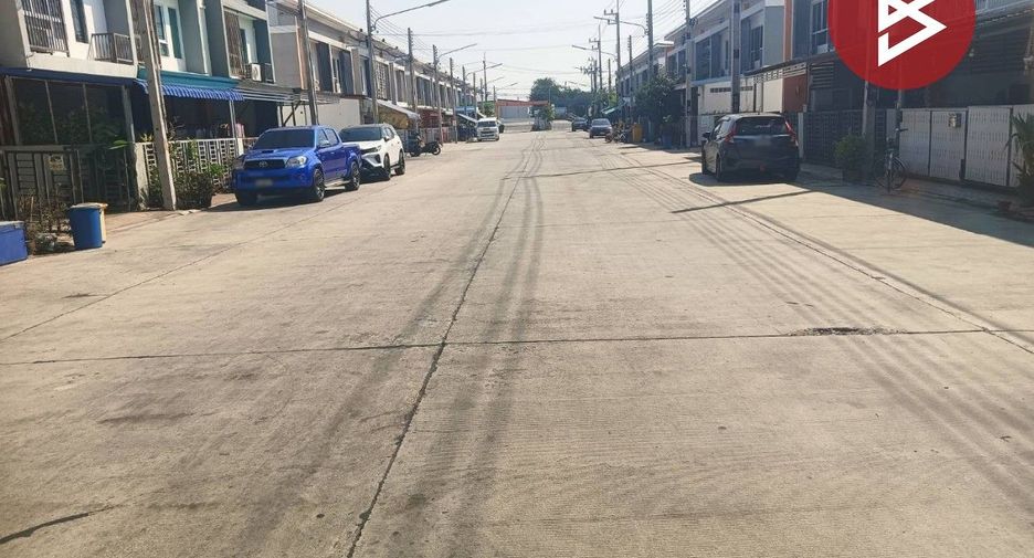 For sale 3 bedrooms townhouse in Bang Pakong, Chachoengsao