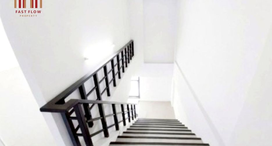 Gewerbefläche zur Miete und zum Kauf mit 4 Zimmer in Pak Kret, Nonthaburi