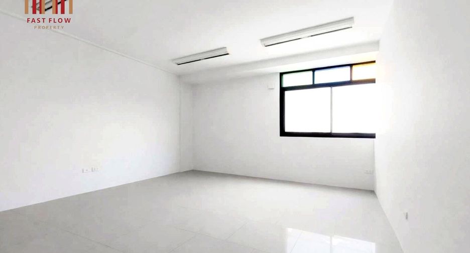 Gewerbefläche zur Miete und zum Kauf mit 4 Zimmer in Pak Kret, Nonthaburi