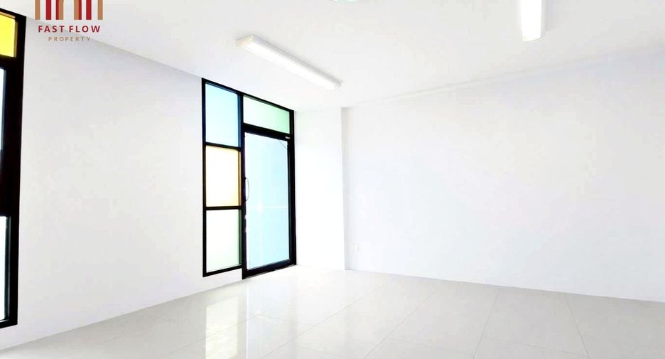 Gewerbefläche zur Miete und zum Kauf mit 4 Zimmer in Pak Kret, Nonthaburi