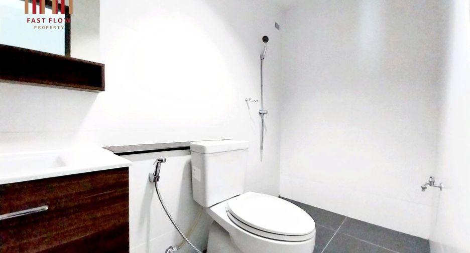 Gewerbefläche zur Miete und zum Kauf mit 4 Zimmer in Pak Kret, Nonthaburi