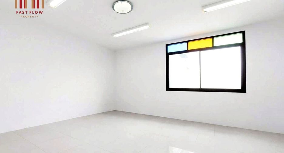 Gewerbefläche zur Miete und zum Kauf mit 4 Zimmer in Pak Kret, Nonthaburi